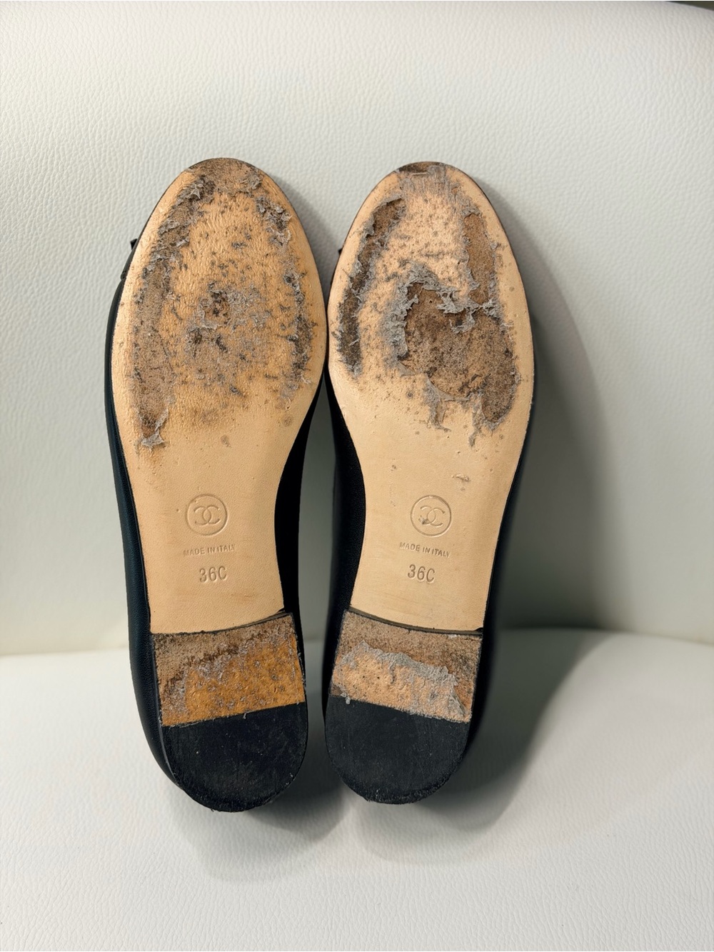 CHANEL Black Leather Bow Ballet Flats with Embossed CC - Picture 5 of 5